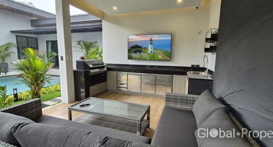 For sale 4 bedrooms house in East Pattaya, Pattaya