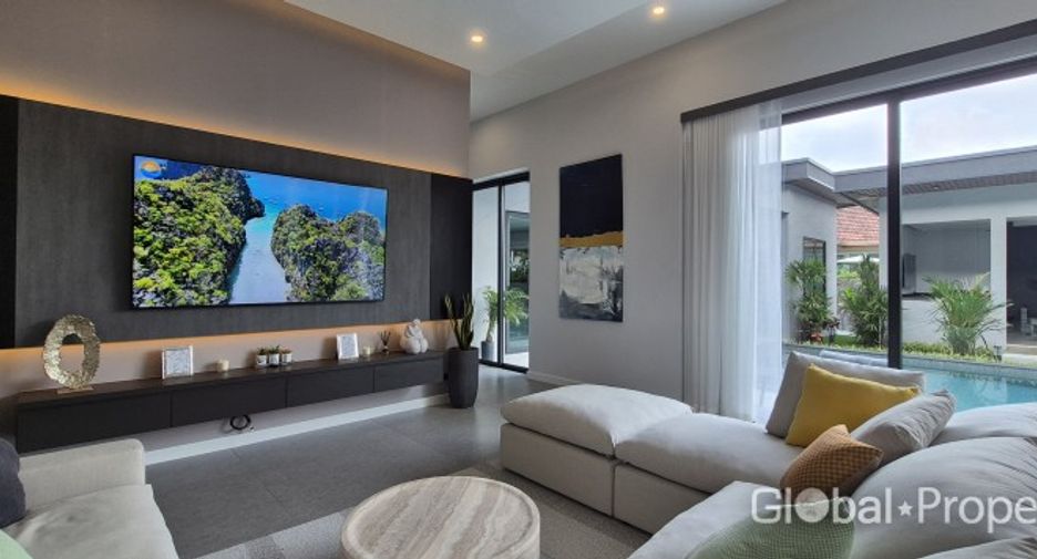 For sale 4 bedrooms house in East Pattaya, Pattaya