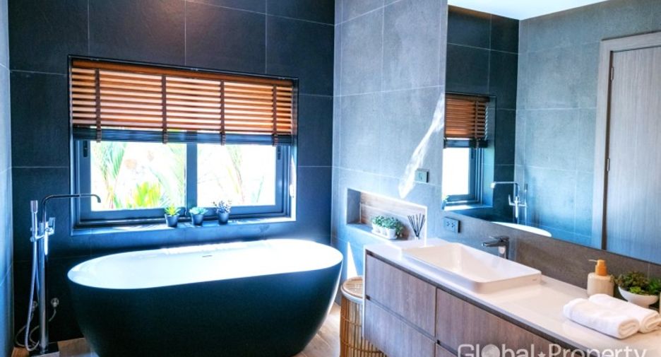For sale 4 bedrooms house in East Pattaya, Pattaya