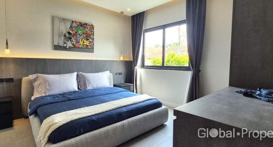 For sale 4 bedrooms house in East Pattaya, Pattaya