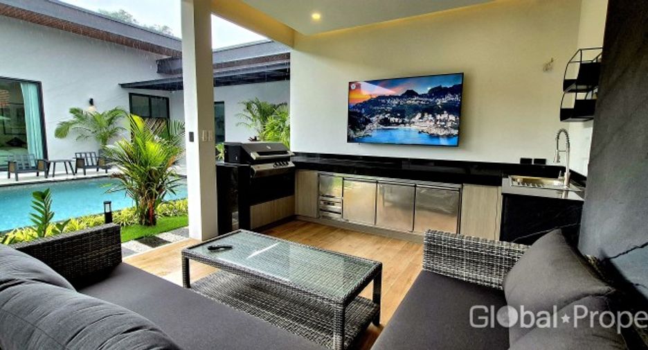 For sale 4 bedrooms house in East Pattaya, Pattaya