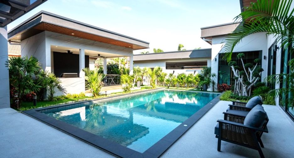 For sale 4 bedrooms house in East Pattaya, Pattaya