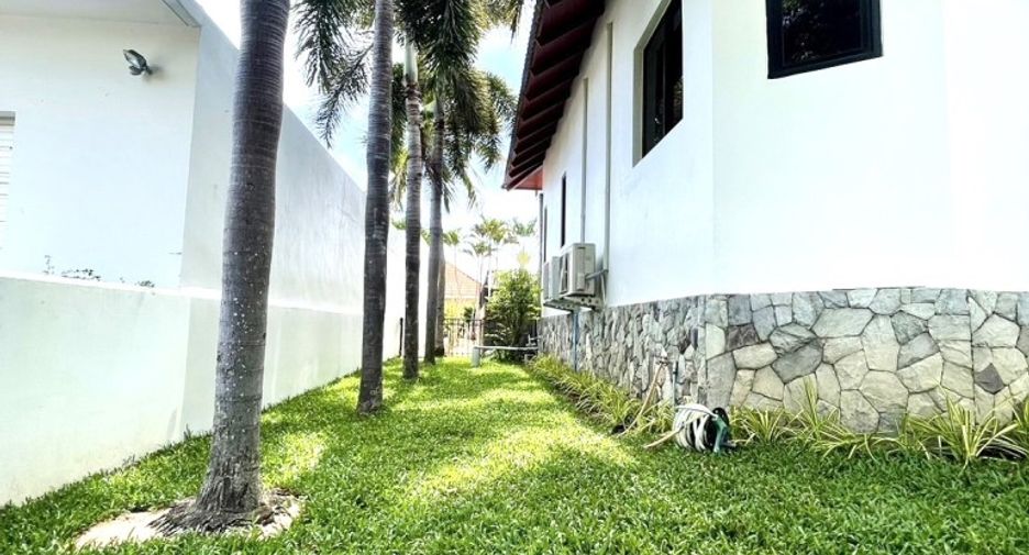 For sale 5 bedrooms house in East Pattaya, Pattaya