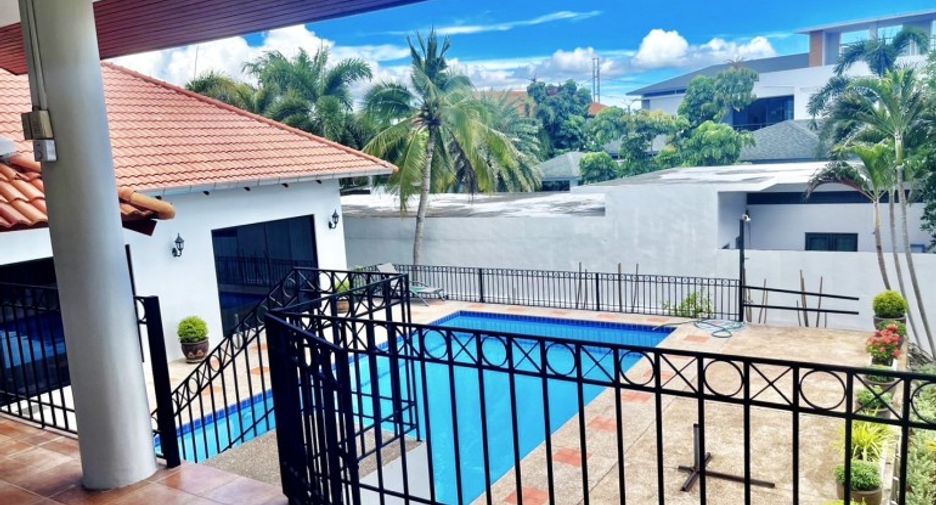 For sale 5 bedrooms house in East Pattaya, Pattaya