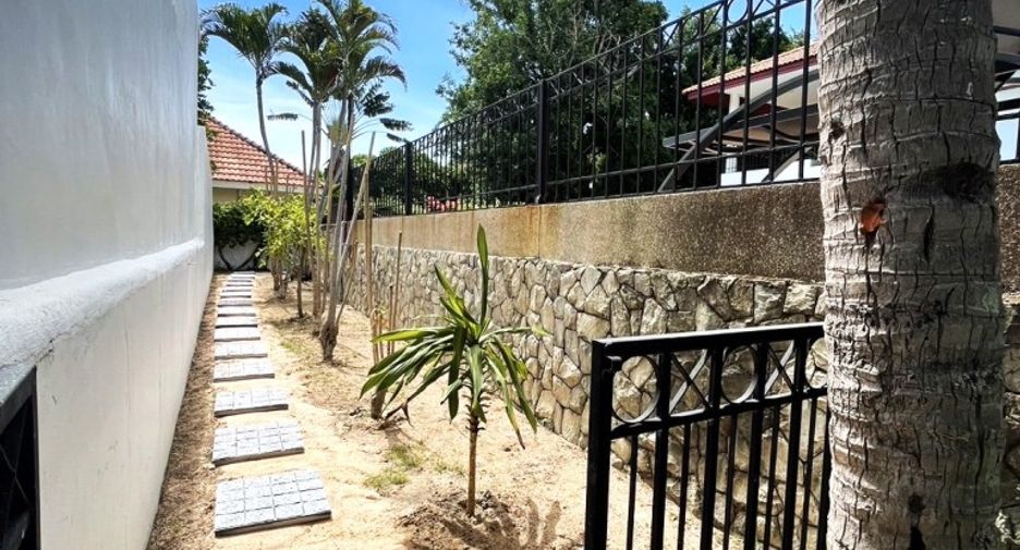 For sale 5 bedrooms house in East Pattaya, Pattaya