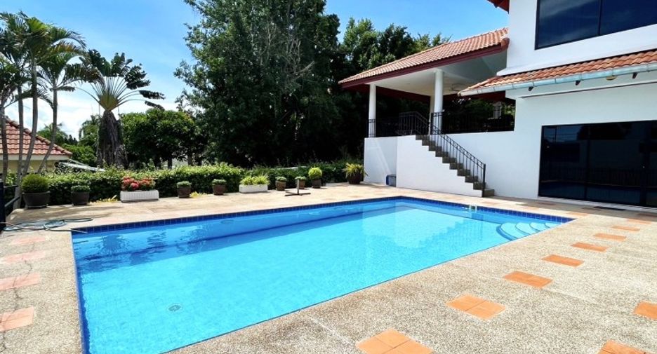 For sale 5 bedrooms house in East Pattaya, Pattaya