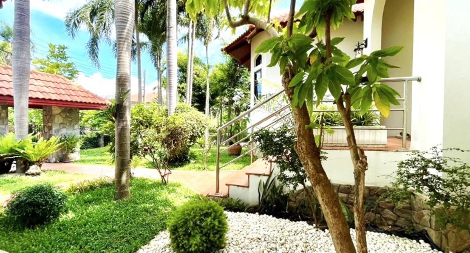 For sale 5 bedrooms house in East Pattaya, Pattaya