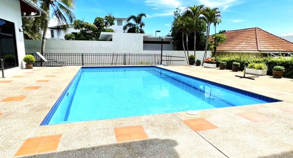 For sale 5 bedrooms house in East Pattaya, Pattaya