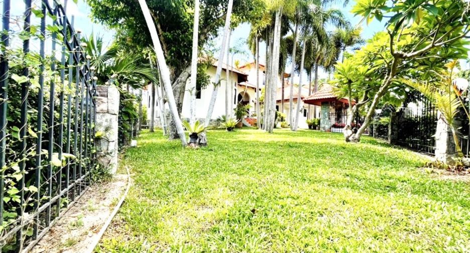 For sale 5 bedrooms house in East Pattaya, Pattaya