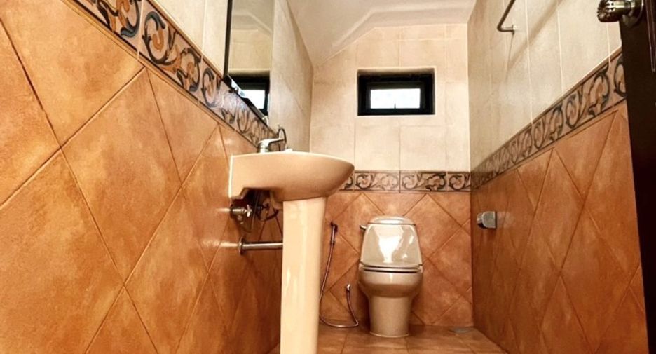 For sale 5 bedrooms house in East Pattaya, Pattaya