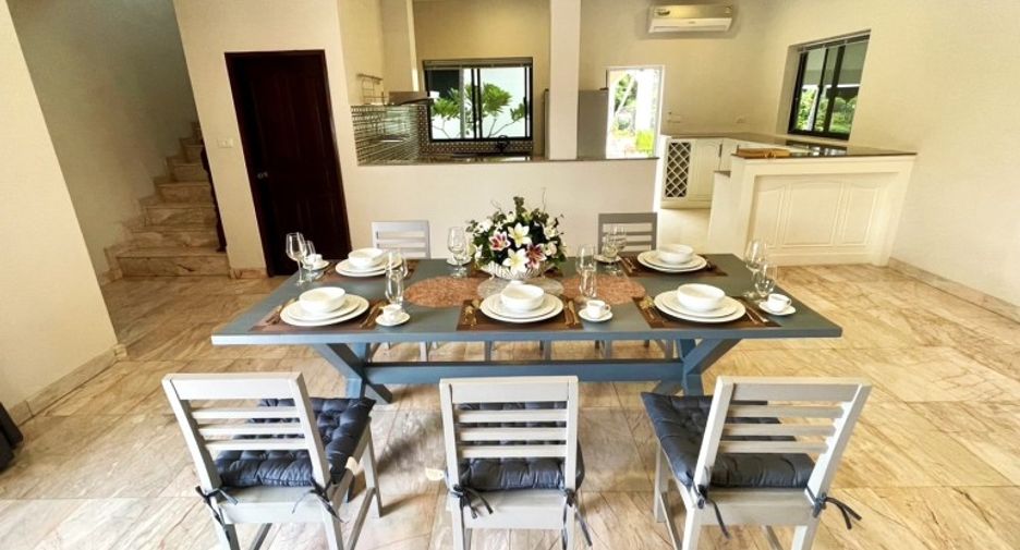 For sale 5 bedrooms house in East Pattaya, Pattaya