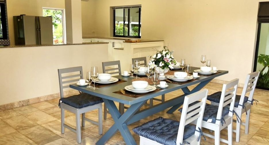 For sale 5 bedrooms house in East Pattaya, Pattaya