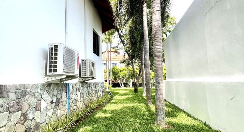 For sale 5 bedrooms house in East Pattaya, Pattaya