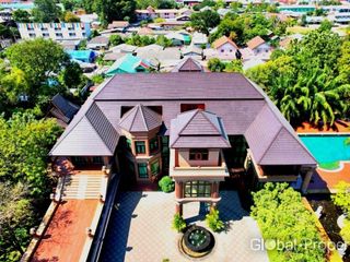 For sale 5 bedrooms house in Si Racha, Chonburi