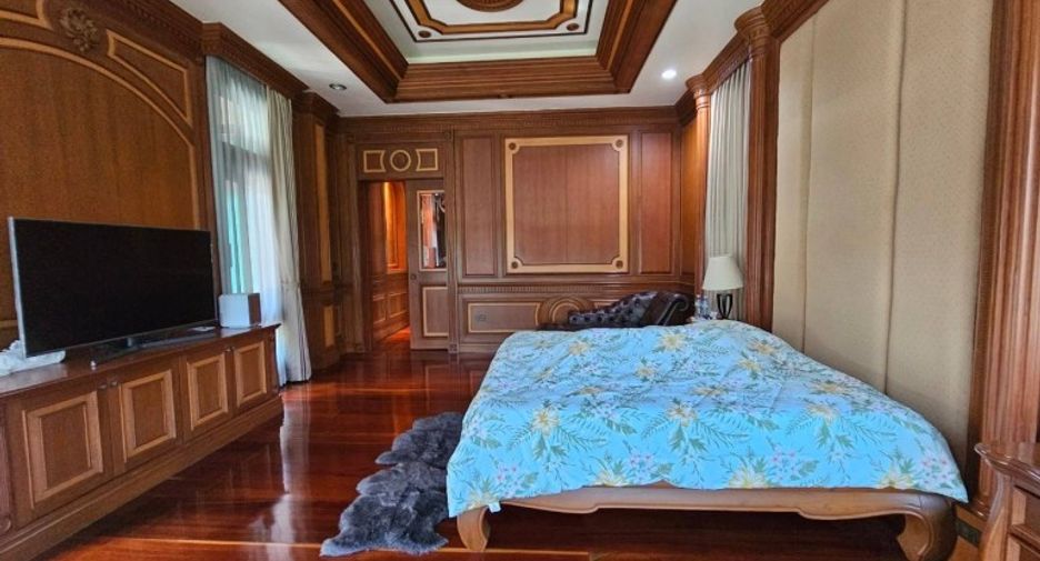 For sale 5 bedrooms house in Si Racha, Chonburi
