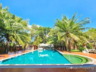For sale 5 bedrooms house in Si Racha, Chonburi