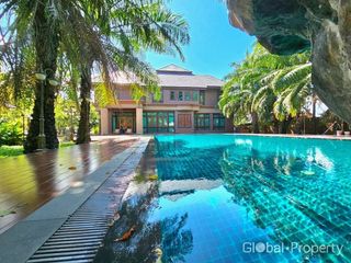 For sale 5 bedrooms house in Si Racha, Chonburi