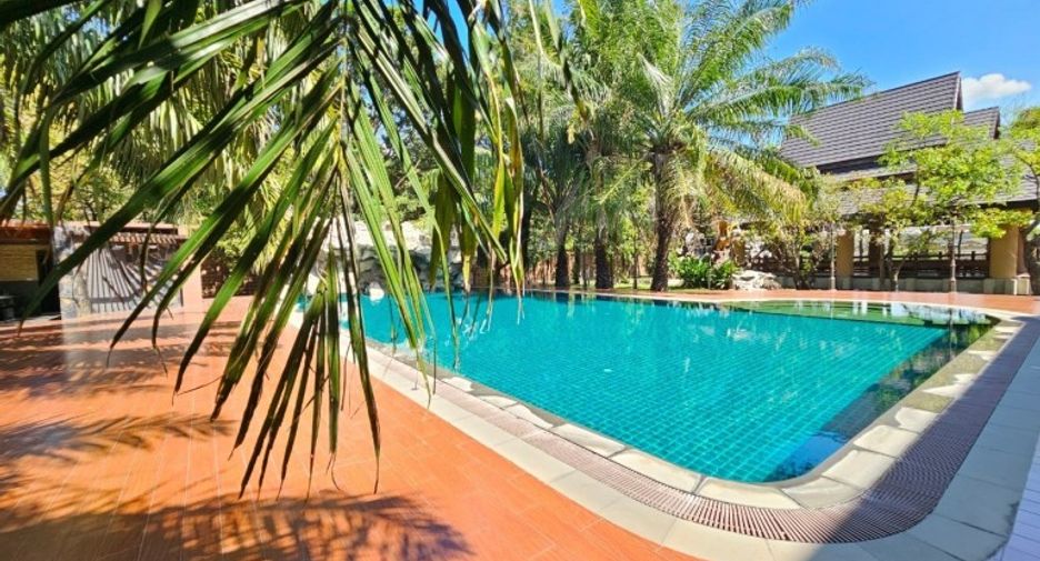 For sale 5 bedrooms house in Si Racha, Chonburi