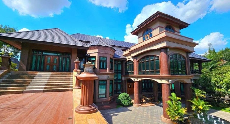 For sale 5 bedrooms house in Si Racha, Chonburi