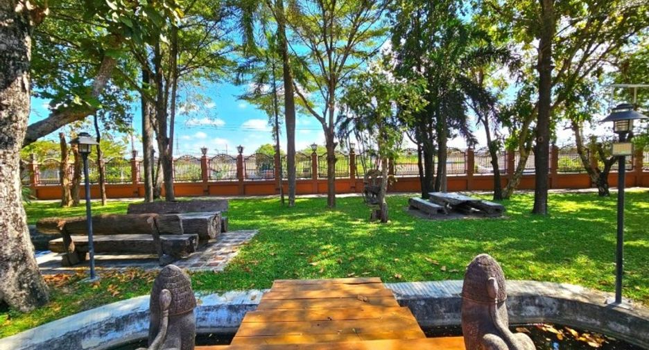 For sale 5 bedrooms house in Si Racha, Chonburi