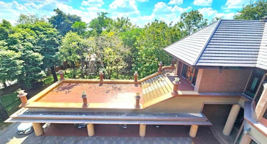 For sale 5 bedrooms house in Si Racha, Chonburi