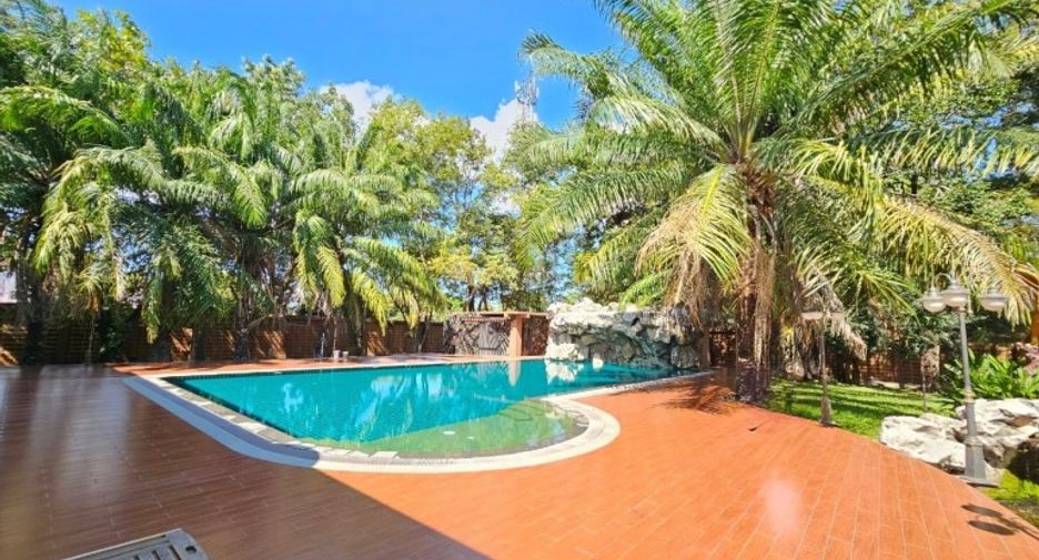 For sale 5 bedrooms house in Si Racha, Chonburi