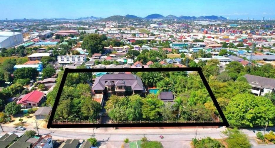 For sale 5 bedrooms house in Si Racha, Chonburi