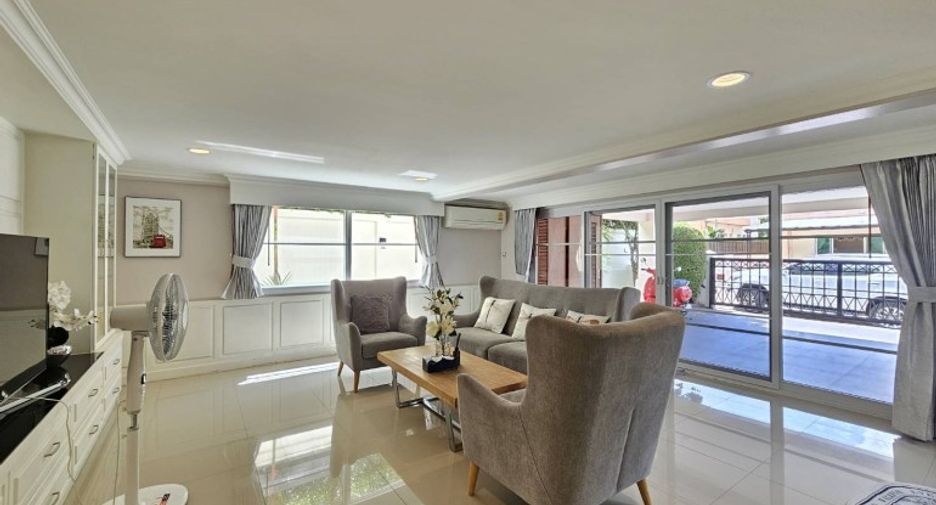 À vendre 4 chambres maison à East Pattaya, Pattaya
