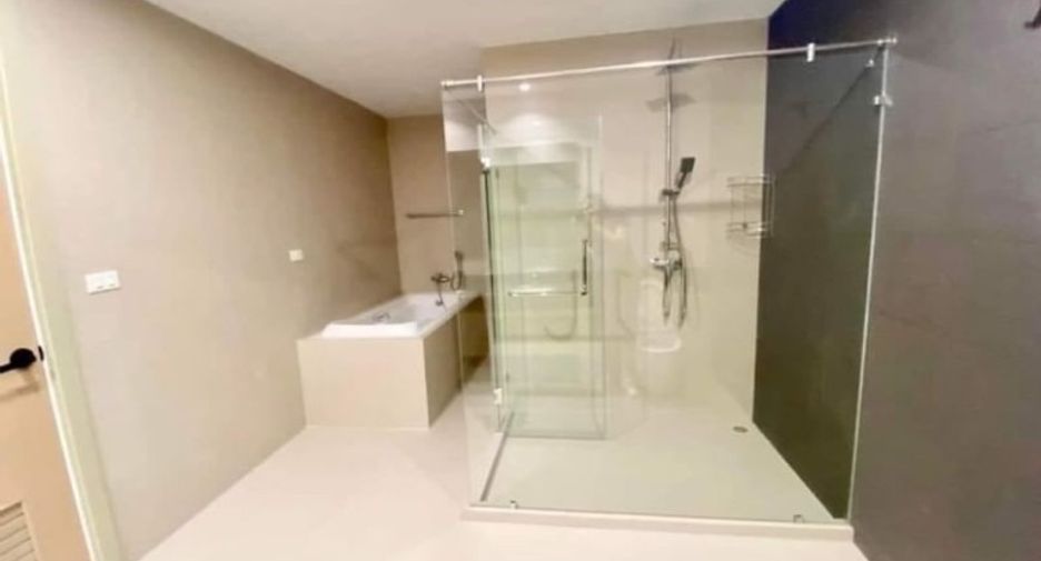 For sale 4 bedrooms condo in Jomtien, Pattaya