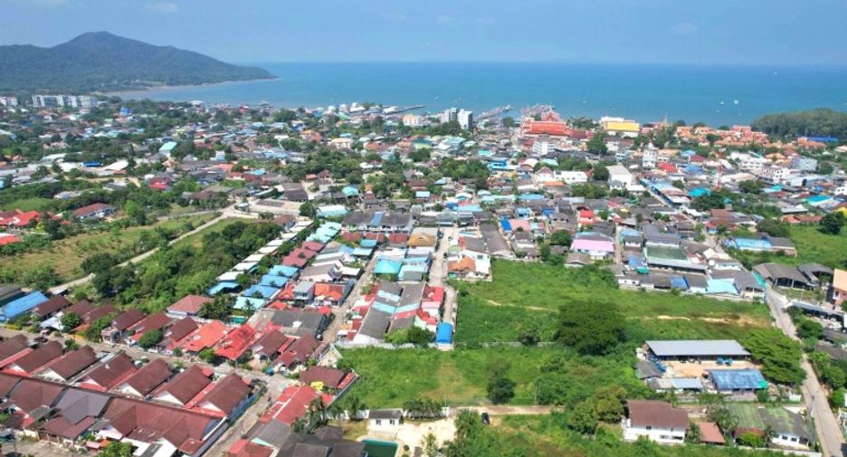 À vendre terrain à Sattahip, Chonburi