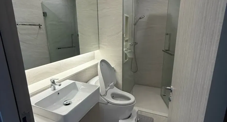 Wohnung zur Miete mit 2 Zimmer in Pathum Wan, Bangkok