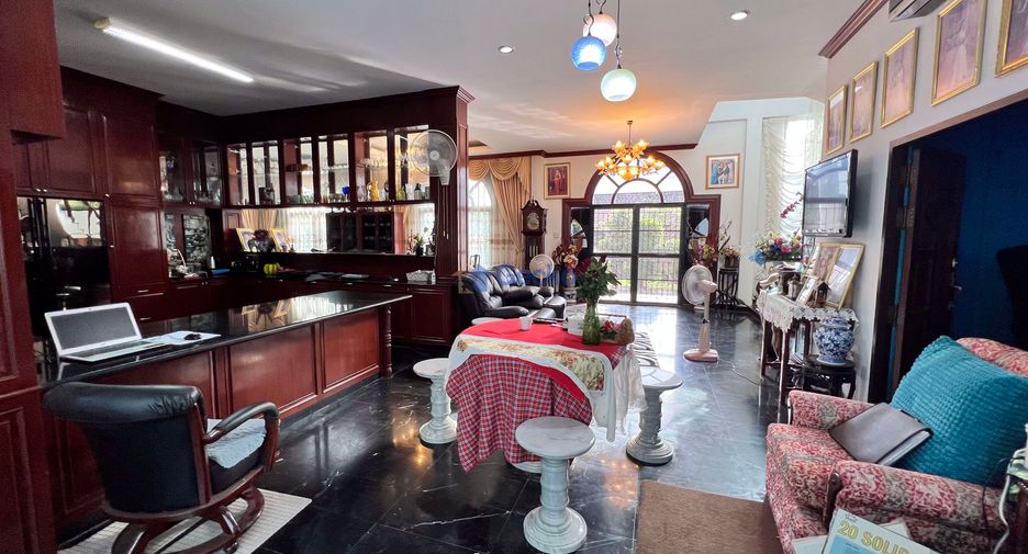 Haus zum Kauf mit 6 Zimmer in East Pattaya, Pattaya