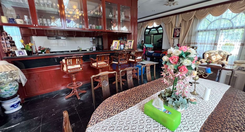 Haus zum Kauf mit 6 Zimmer in East Pattaya, Pattaya