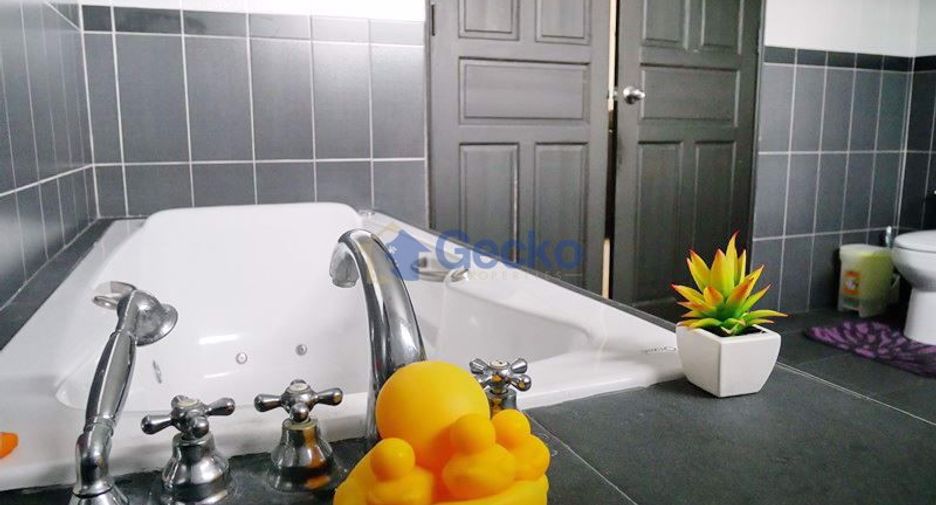 For sale 5 bedrooms house in East Pattaya, Pattaya
