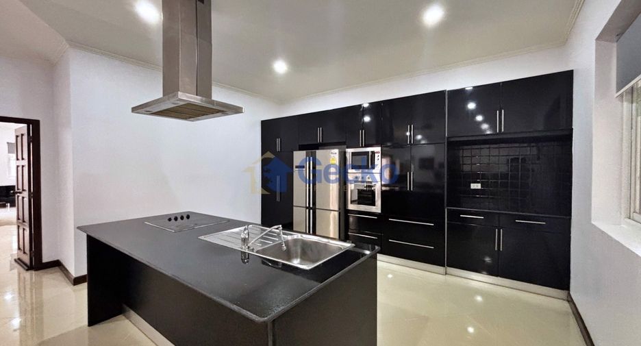 For sale 3 bedrooms house in East Pattaya, Pattaya
