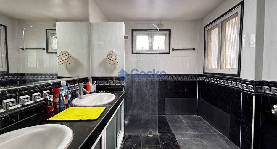 For sale 3 bedrooms house in East Pattaya, Pattaya