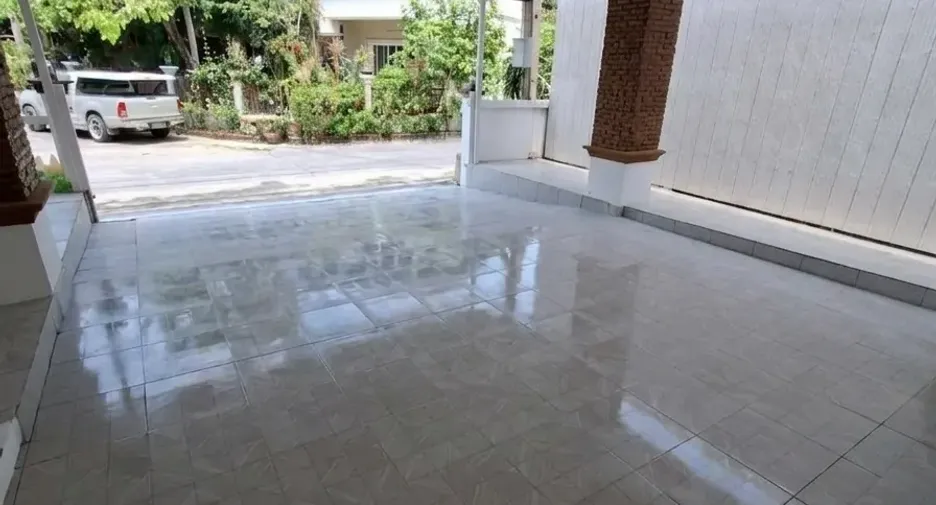 Casa en venta de 4 habitaciones en Sam Phran, Nakhon Pathom