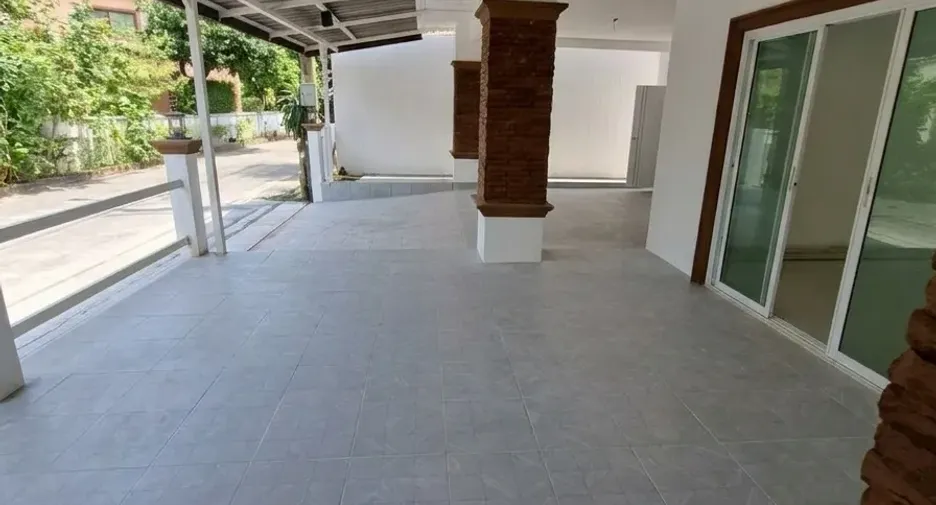 Casa en venta de 4 habitaciones en Sam Phran, Nakhon Pathom