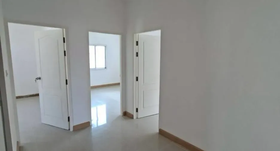Casa en venta de 4 habitaciones en Sam Phran, Nakhon Pathom