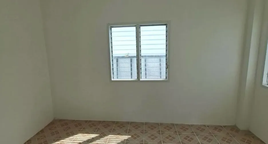 Casa en venta de 4 habitaciones en Sam Phran, Nakhon Pathom