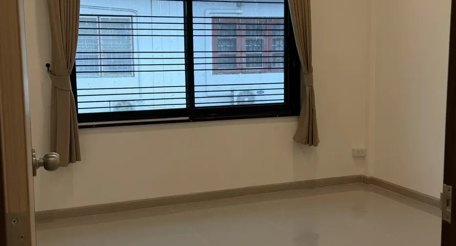 For rent 2 bedrooms townhouse in Pak Kret, Nonthaburi