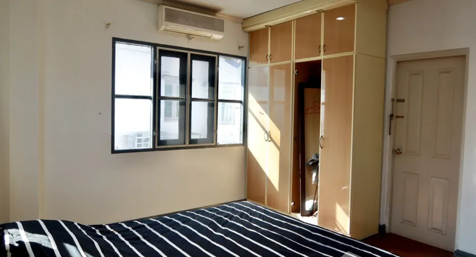 For rent 4 bedrooms house in Mueang Nonthaburi, Nonthaburi