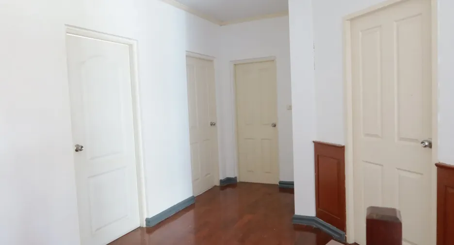 For rent 4 bedrooms house in Mueang Nonthaburi, Nonthaburi
