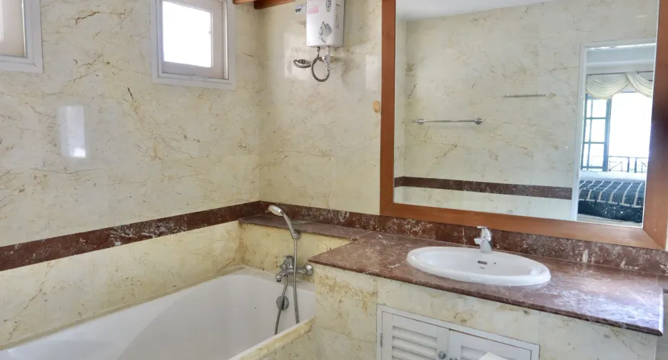 For rent 4 bedrooms house in Mueang Nonthaburi, Nonthaburi