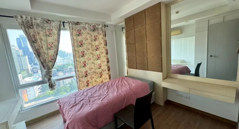 For sale 2 ベッドルーム condo in Watthana, Bangkok