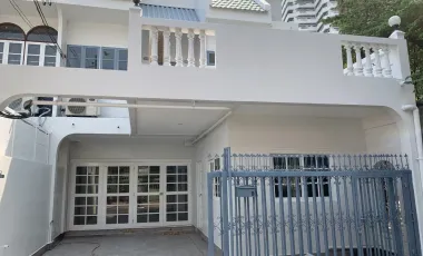 For sale and for rent 4 bedrooms townhouse in Watthana, Bangkok