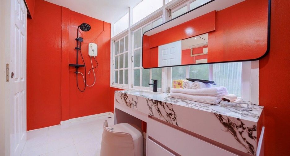 For rent 7 bedrooms villa in Watthana, Bangkok