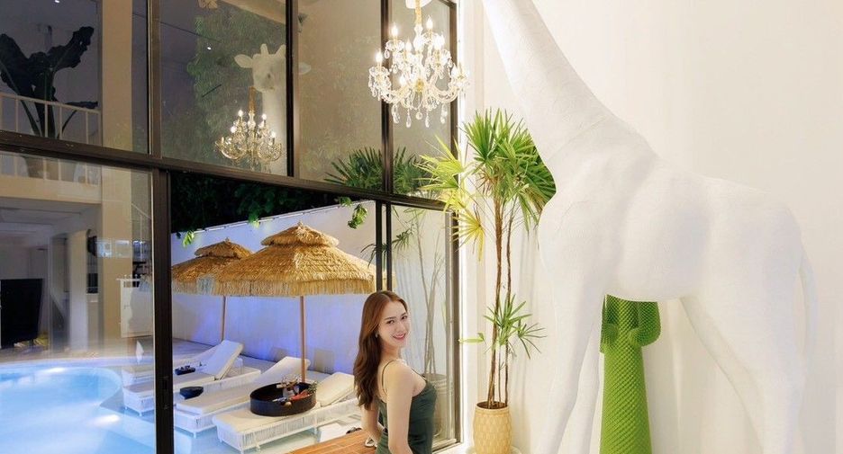 For rent 7 bedrooms villa in Watthana, Bangkok