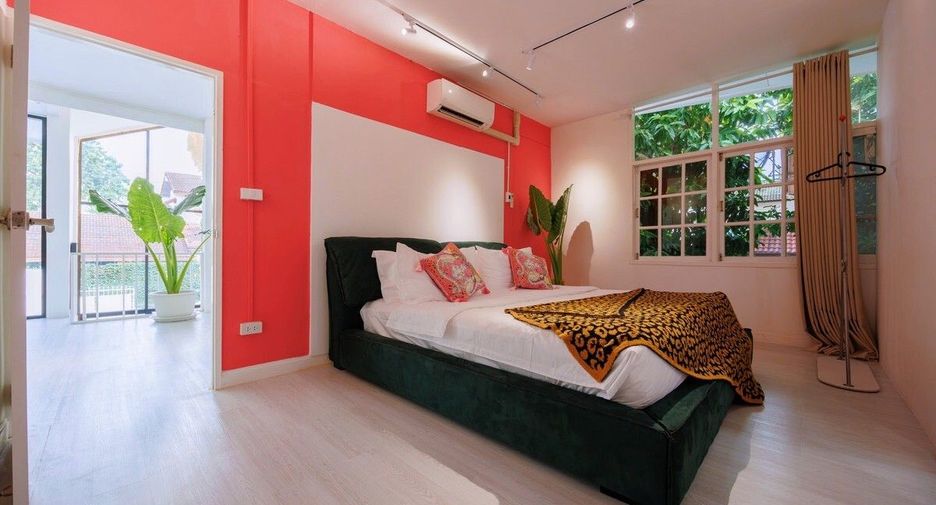 For rent 7 bedrooms villa in Watthana, Bangkok