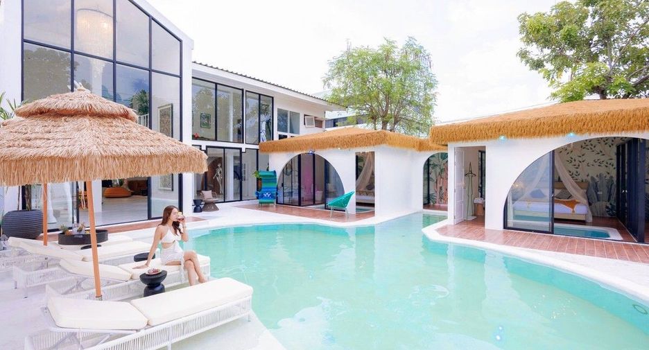 For rent 7 bedrooms villa in Watthana, Bangkok